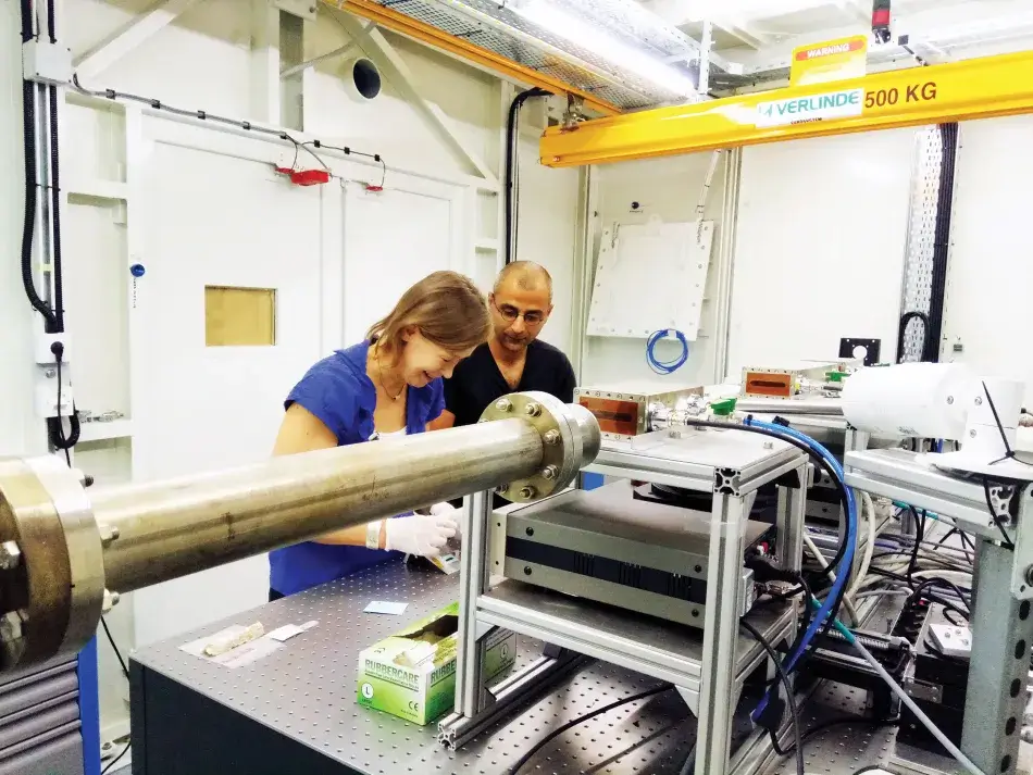 Researchers from the Cyprus Institute (Kirsi Lorenz, left, and Iosif Hafez, right) performing XAFS and XRF measurements of archaeological human remains from Iran, the first to use  dedicated beam-time at SESAME, on July 17, 2018. © 2018 by SESAME.