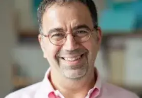 Photograph of economist Daron Acemoglu.