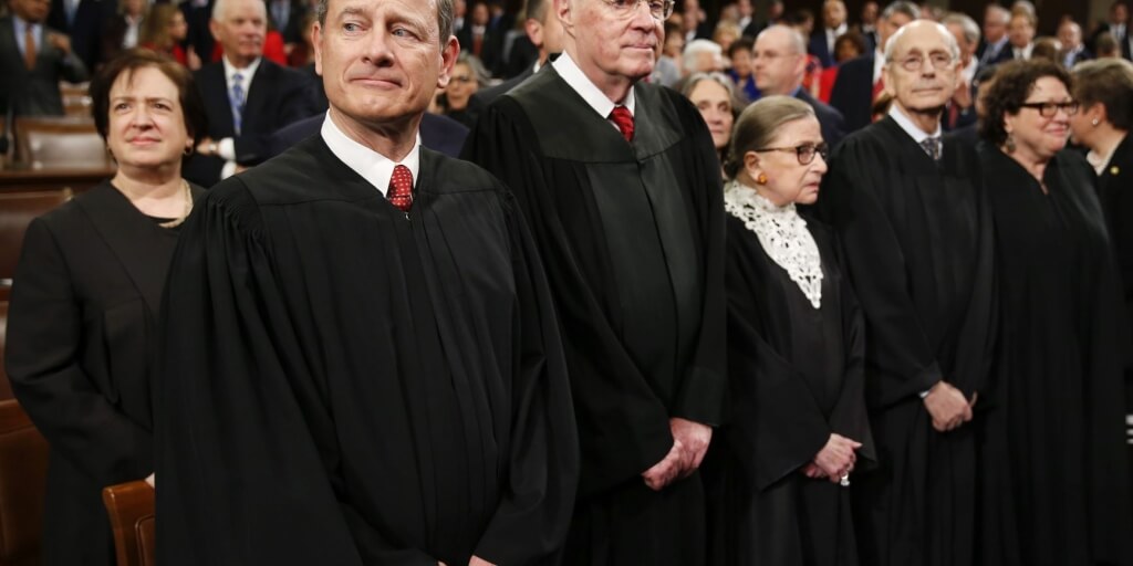 What does the constitution say about appointing store supreme court justices