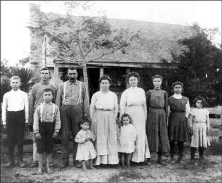 A family shown on its original homestead in Seguin, Texas, in 1910